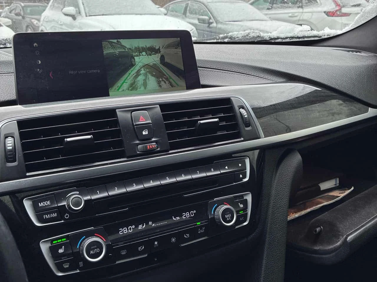 BMW 330 XDRIVE| ПОДГРЕВИ| ШИБИДАХ| KEYLESS| КЛИП НА МОТОР, снимка 11 - Автомобили и джипове - 54002058