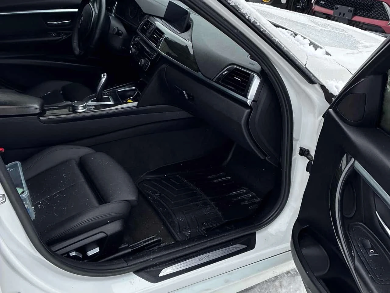 BMW 330 XDRIVE| ПОДГРЕВИ| ШИБИДАХ| KEYLESS| КЛИП НА МОТОР, снимка 13 - Автомобили и джипове - 54002058