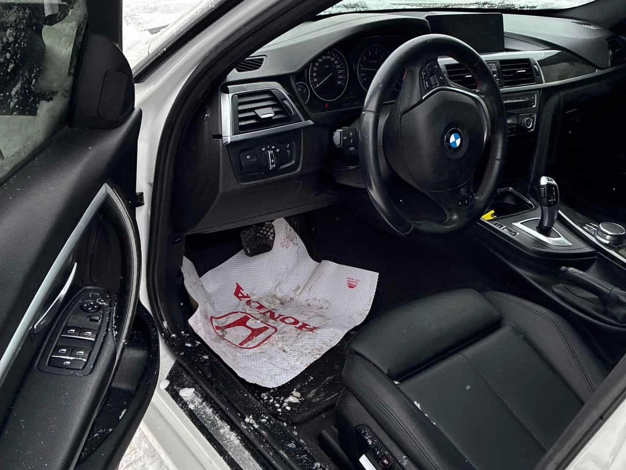 BMW 330 XDRIVE| ПОДГРЕВИ| ШИБИДАХ| KEYLESS| КЛИП НА МОТОР, снимка 8 - Автомобили и джипове - 54002058