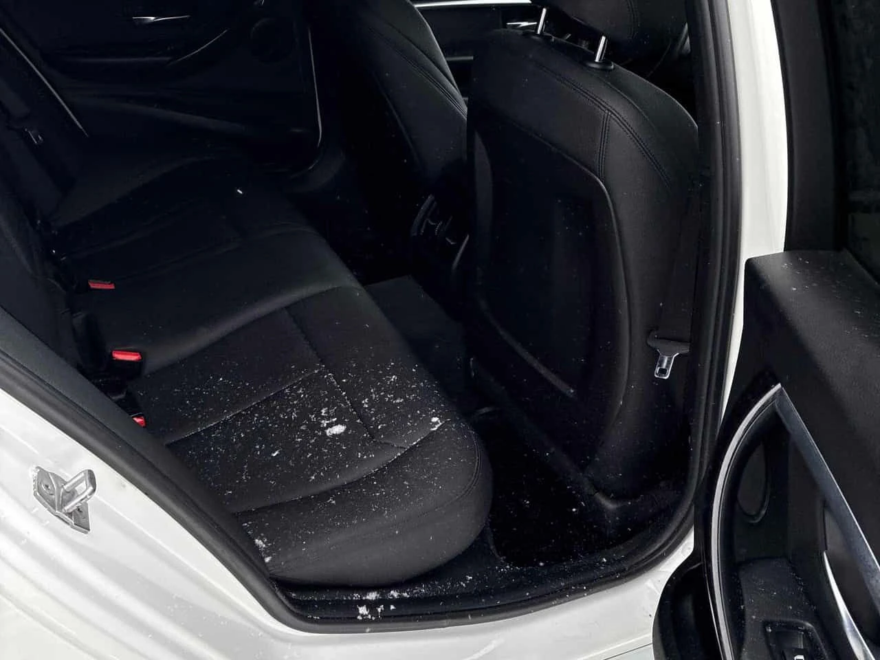 BMW 330 XDRIVE| ПОДГРЕВИ| ШИБИДАХ| KEYLESS| КЛИП НА МОТОР, снимка 12 - Автомобили и джипове - 54002058