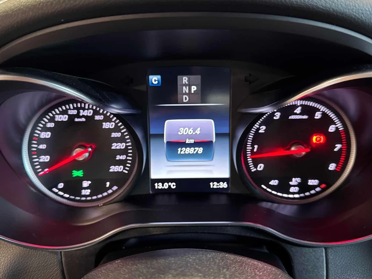 Mercedes-Benz C 300 * CARFAX * * KEYLESS ENTRY* * ПАНОРАМА* * ПОДГРЕВ*, снимка 9 - Автомобили и джипове - 54057411