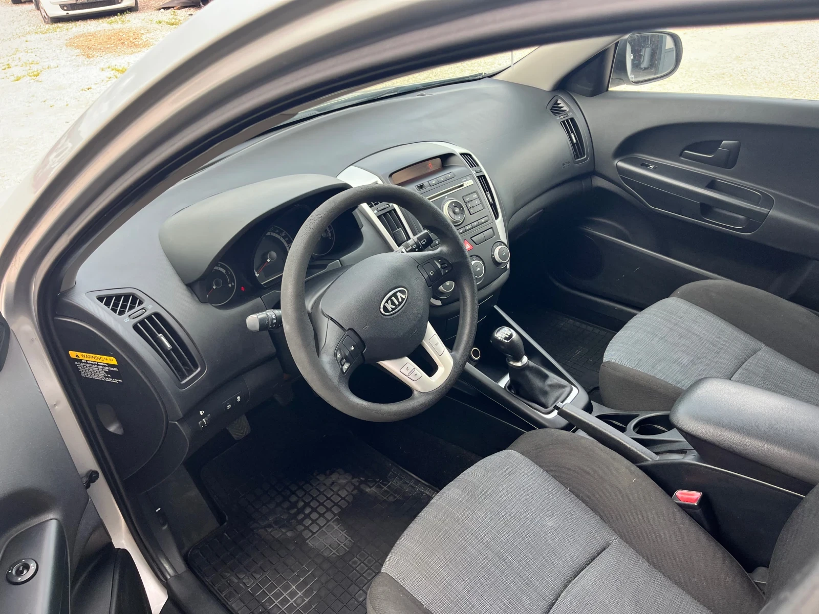 Kia Ceed 1.6d, снимка 6 - Автомобили и джипове - 54802974