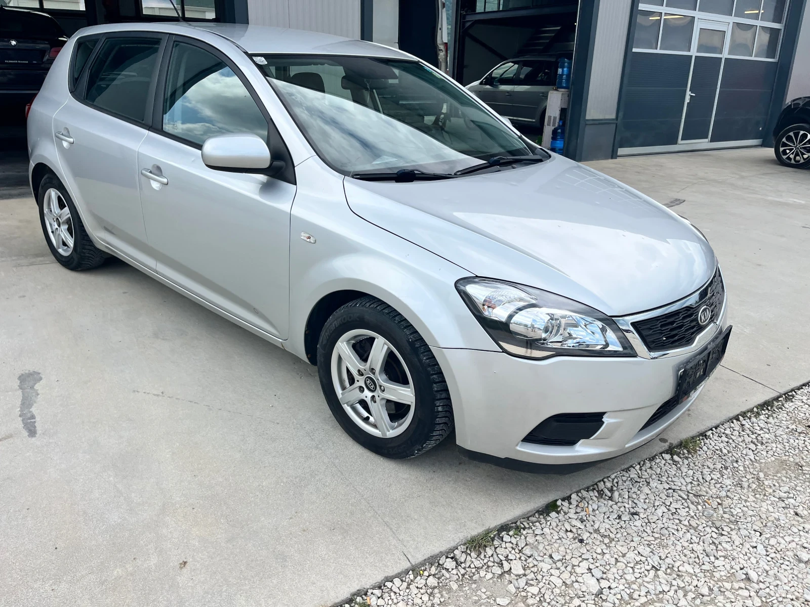Kia Ceed 1.6d, снимка 3 - Автомобили и джипове - 54802974
