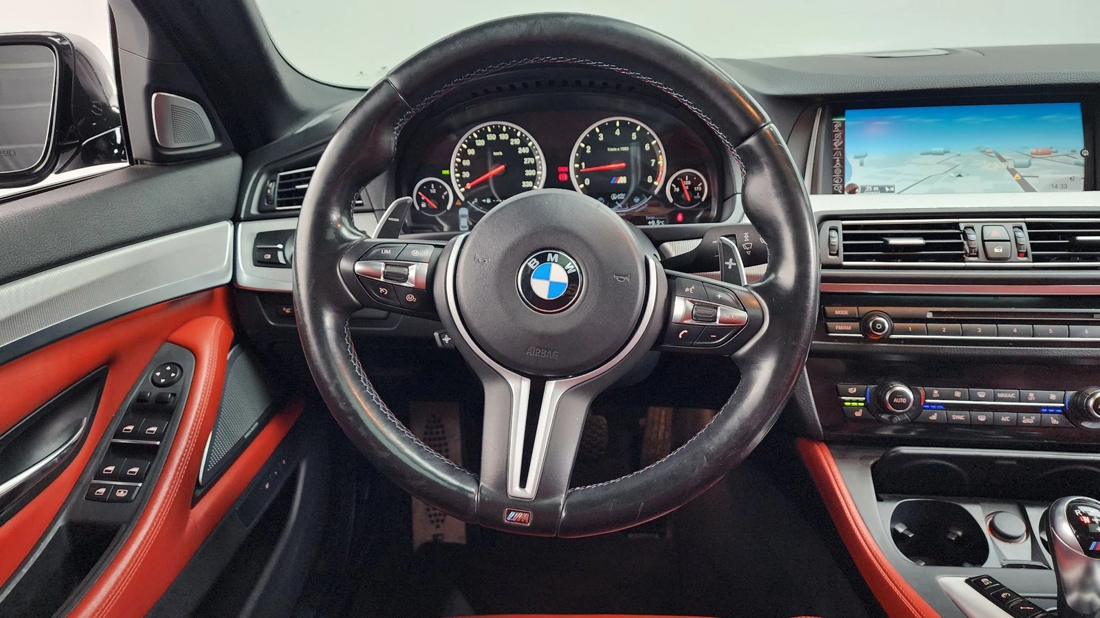 BMW M5 ЛЮК* HUD* 360* ПОДГРЕВ ВОЛАН* КРАЙНА ЦЕНА, снимка 13 - Автомобили и джипове - 55367140