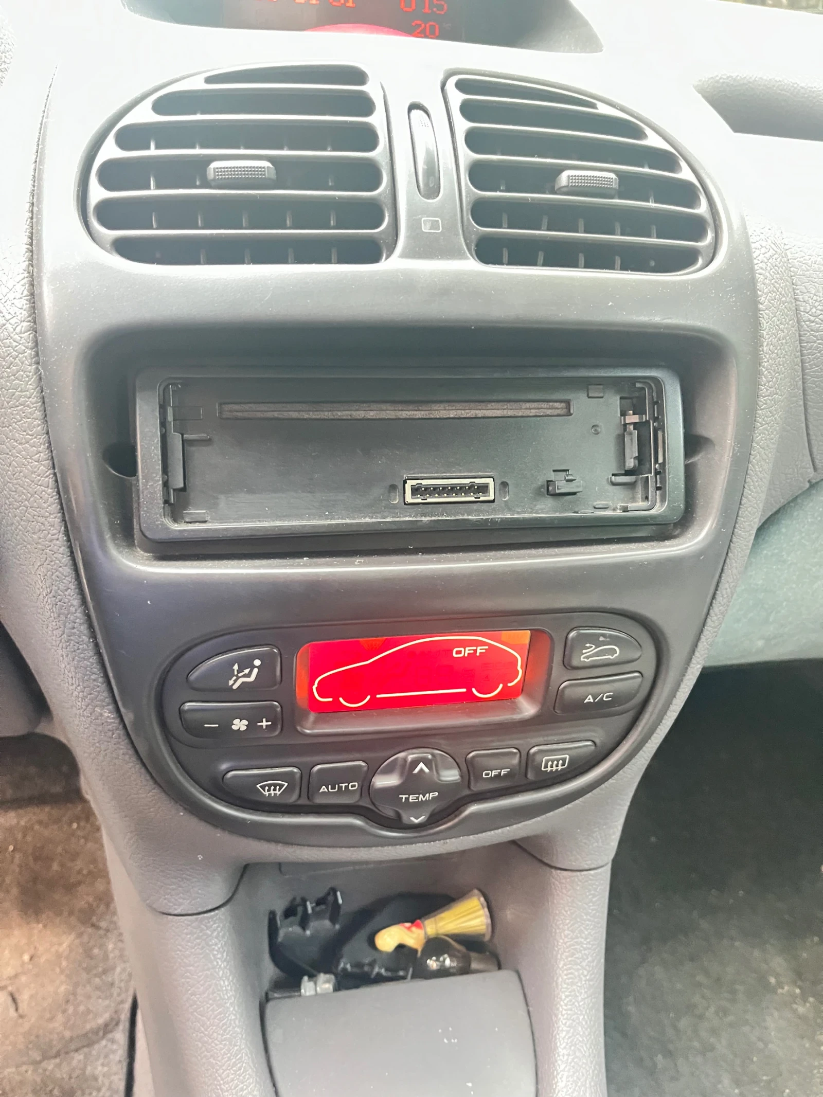 Peugeot 206 1.4, снимка 5 - Автомобили и джипове - 55609801