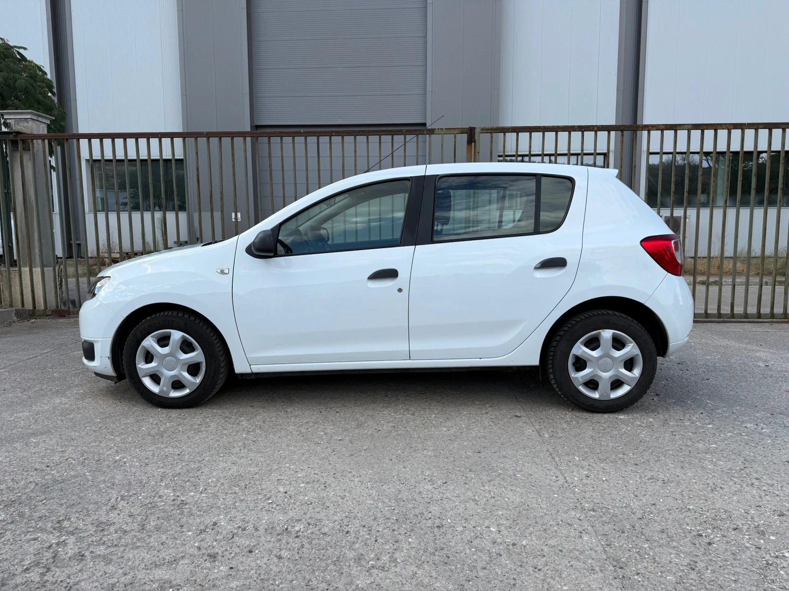 Dacia Sandero 1.2 16V, снимка 3 - Автомобили и джипове - 55673411