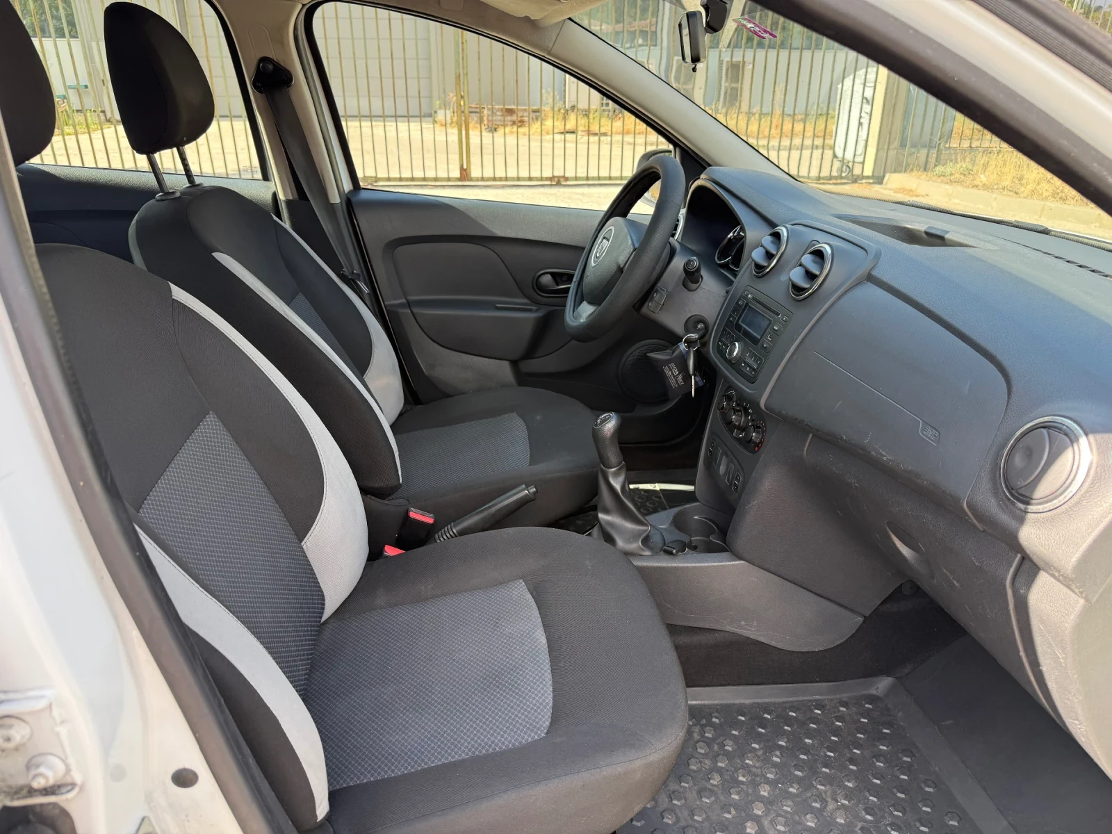 Dacia Sandero 1.2 16V, снимка 9 - Автомобили и джипове - 55673411