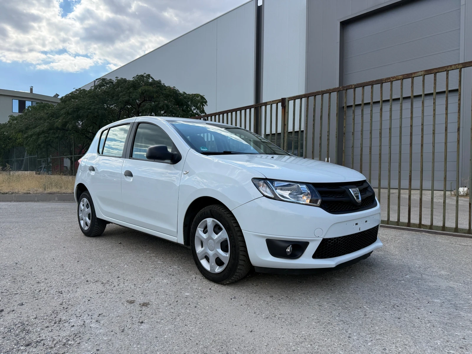 Dacia Sandero 1.2 16V, снимка 4 - Автомобили и джипове - 55673411