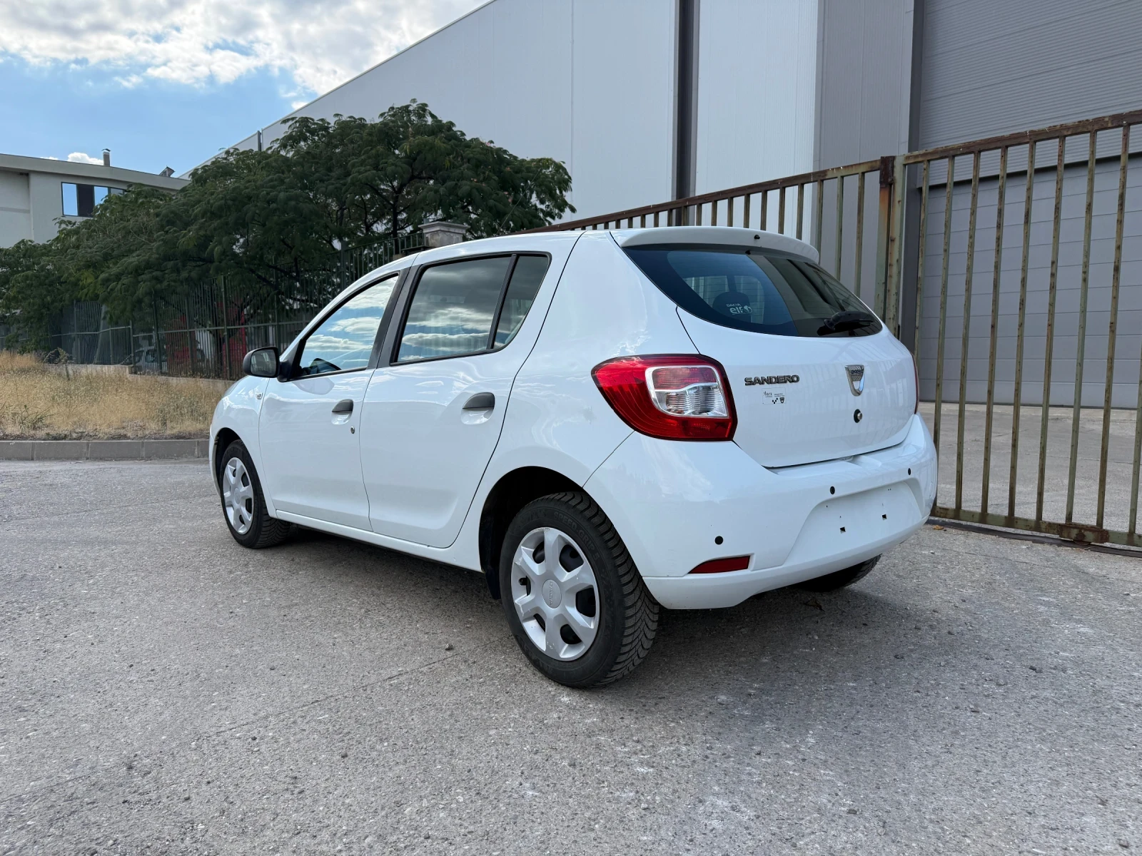 Dacia Sandero 1.2 16V, снимка 2 - Автомобили и джипове - 55673411