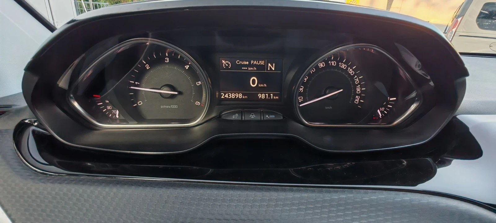 Peugeot 2008 1.6HDI 8v Automatic Alure, снимка 9 - Автомобили и джипове - 55756234