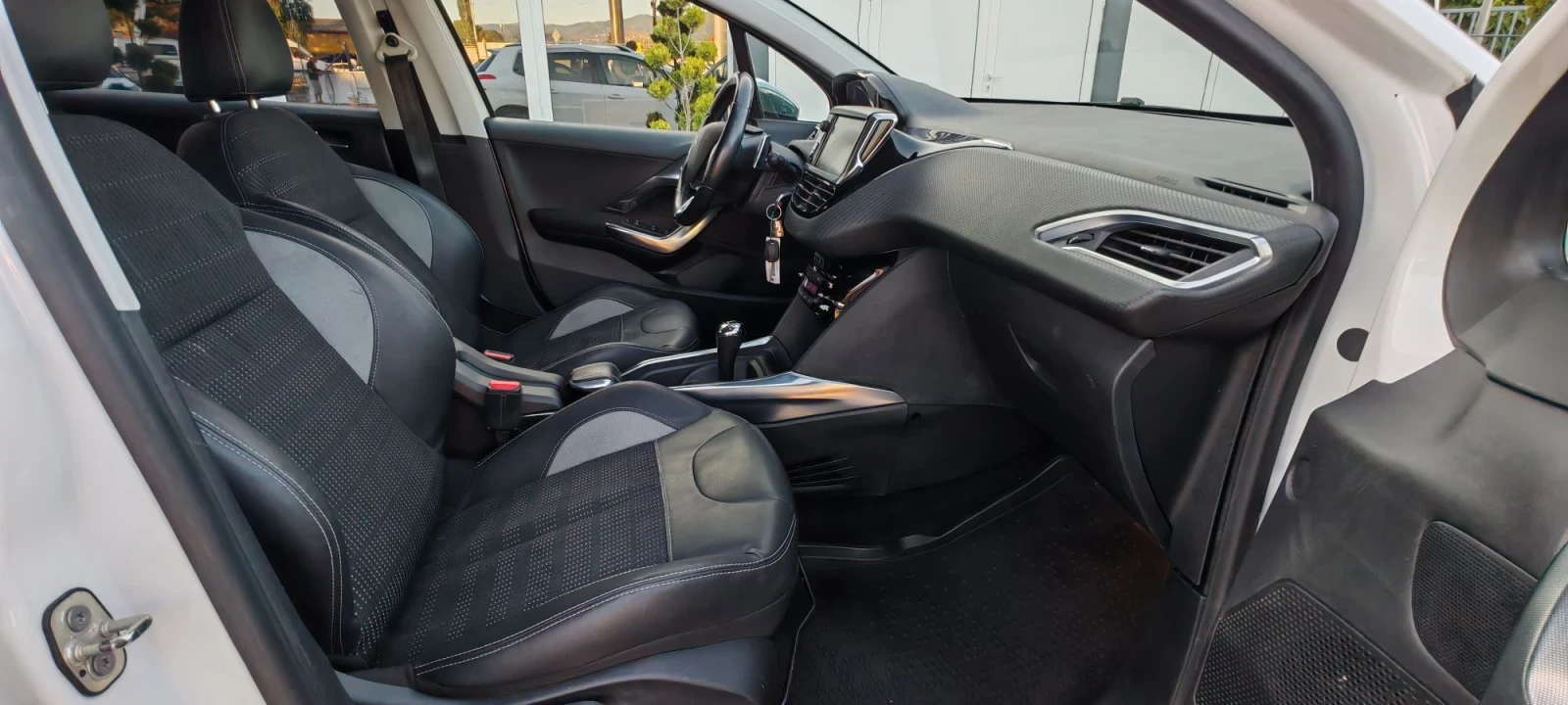 Peugeot 2008 1.6HDI 8v Automatic Alure, снимка 15 - Автомобили и джипове - 55756234