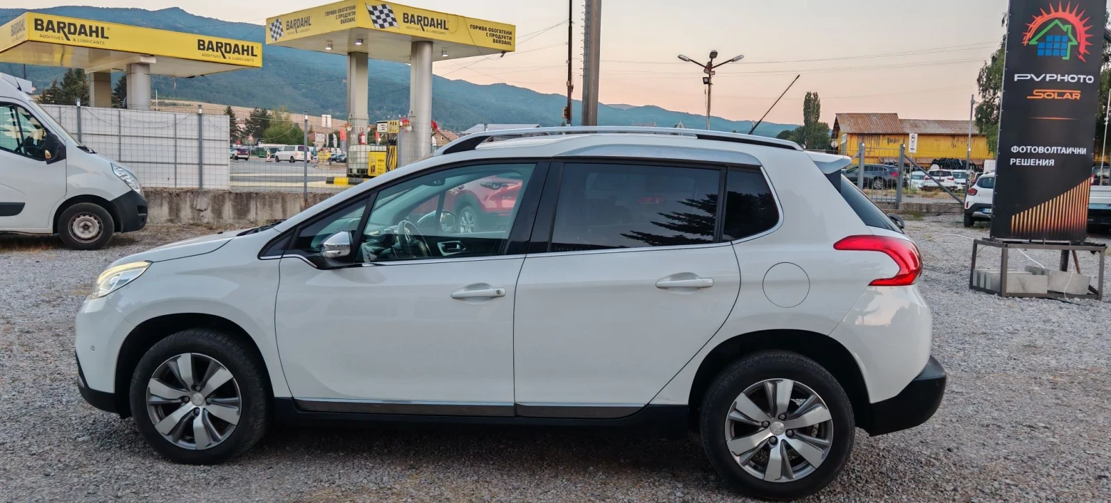 Peugeot 2008 1.6HDI 8v Automatic Alure, снимка 8 - Автомобили и джипове - 55756234