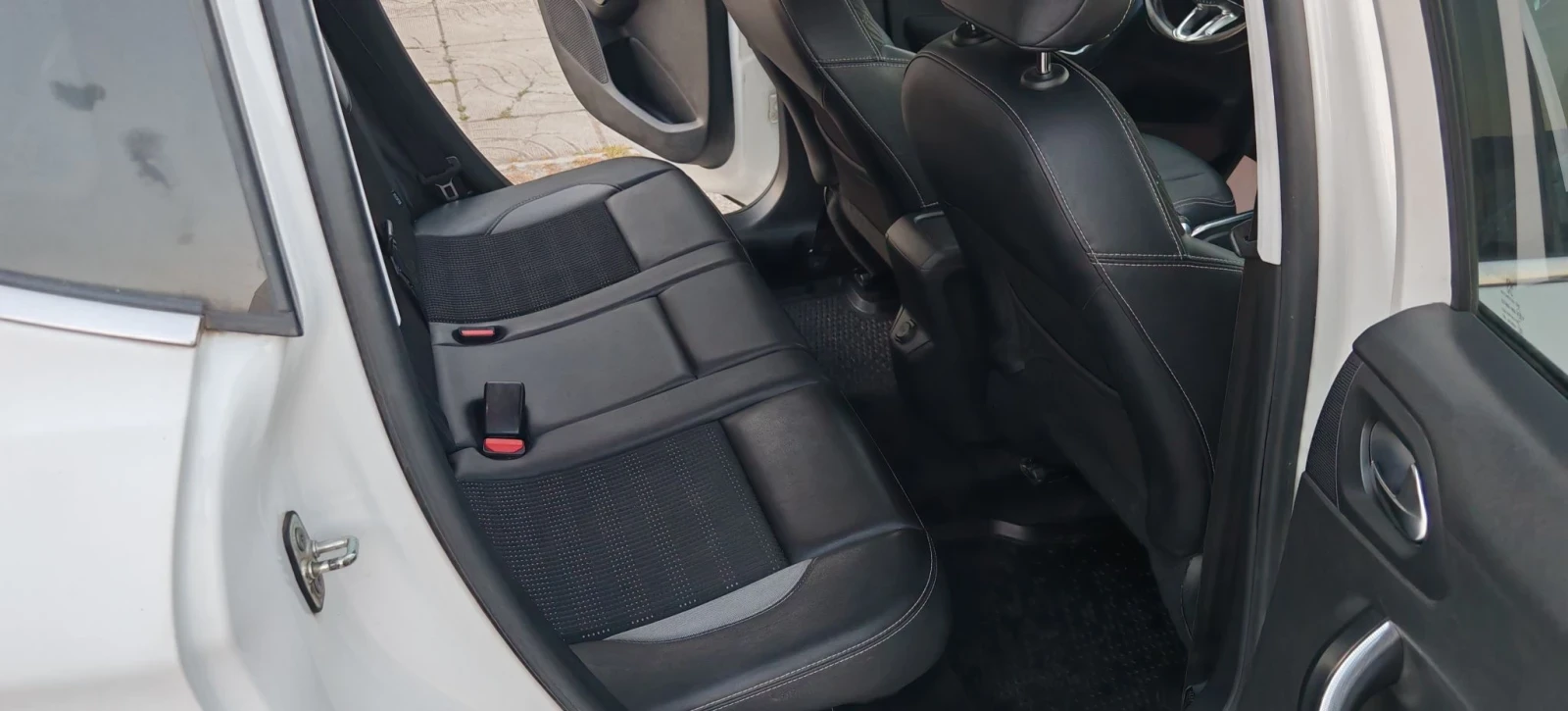 Peugeot 2008 1.6HDI 8v Automatic Alure, снимка 17 - Автомобили и джипове - 55756234