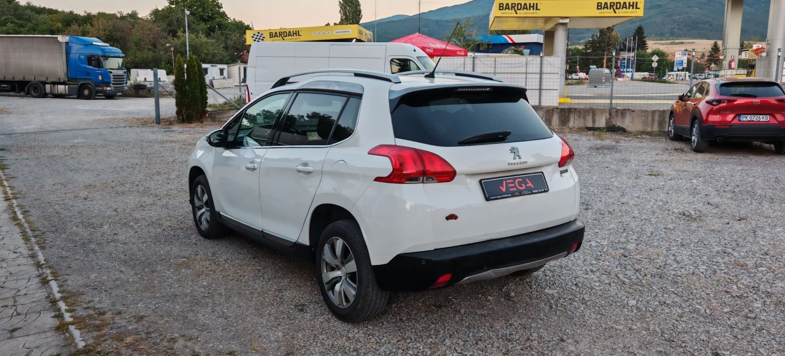 Peugeot 2008 1.6HDI 8v Automatic Alure, снимка 7 - Автомобили и джипове - 55756234