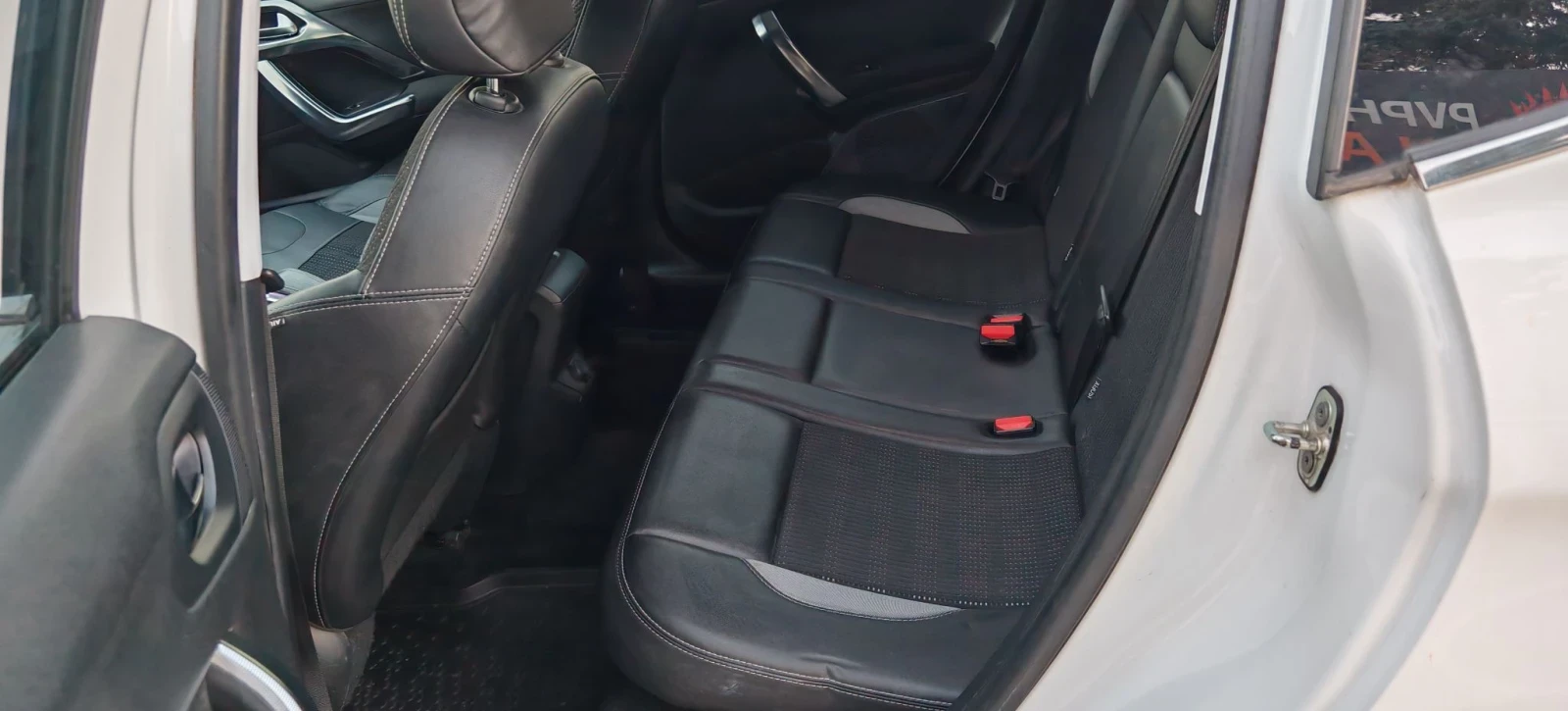 Peugeot 2008 1.6HDI 8v Automatic Alure, снимка 16 - Автомобили и джипове - 55756234
