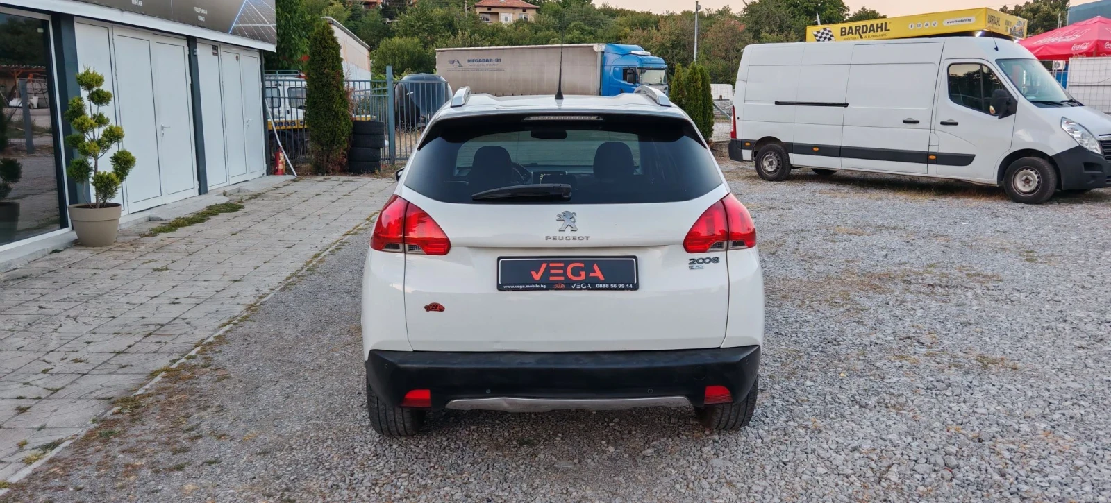 Peugeot 2008 1.6HDI 8v Automatic Alure, снимка 6 - Автомобили и джипове - 55756234