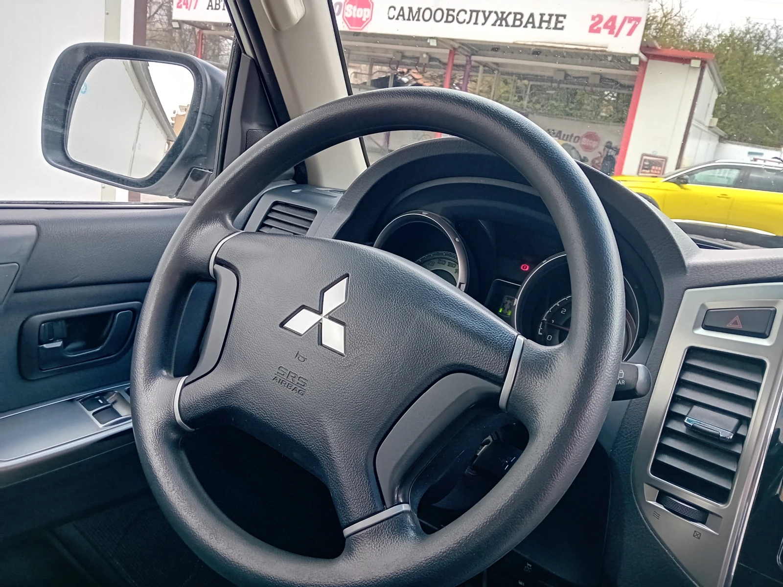Mitsubishi Pajero Уникат  - изображение 6