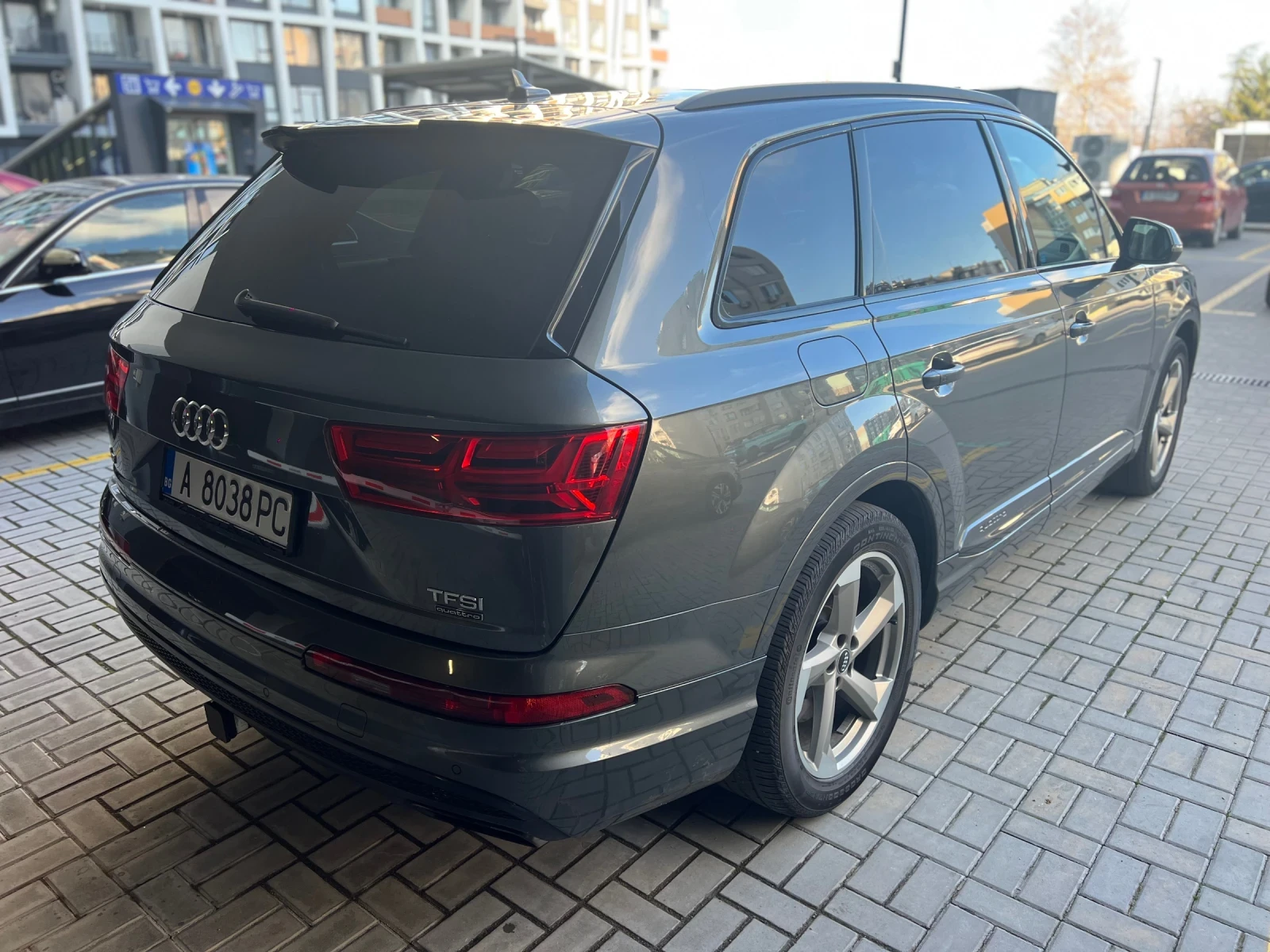 Audi Q7 Дистроник* Нощно Виждане* Масаж* 360 Камери, снимка 4 - Автомобили и джипове - 53993086
