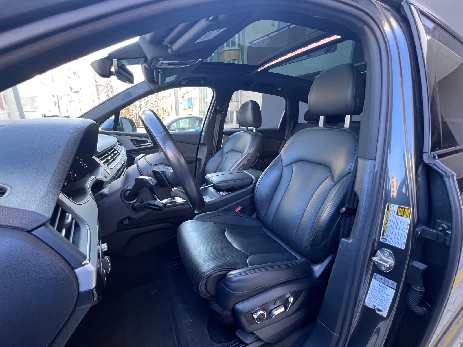 Audi Q7 Дистроник* Нощно Виждане* Масаж* 360 Камери, снимка 6 - Автомобили и джипове - 53993086