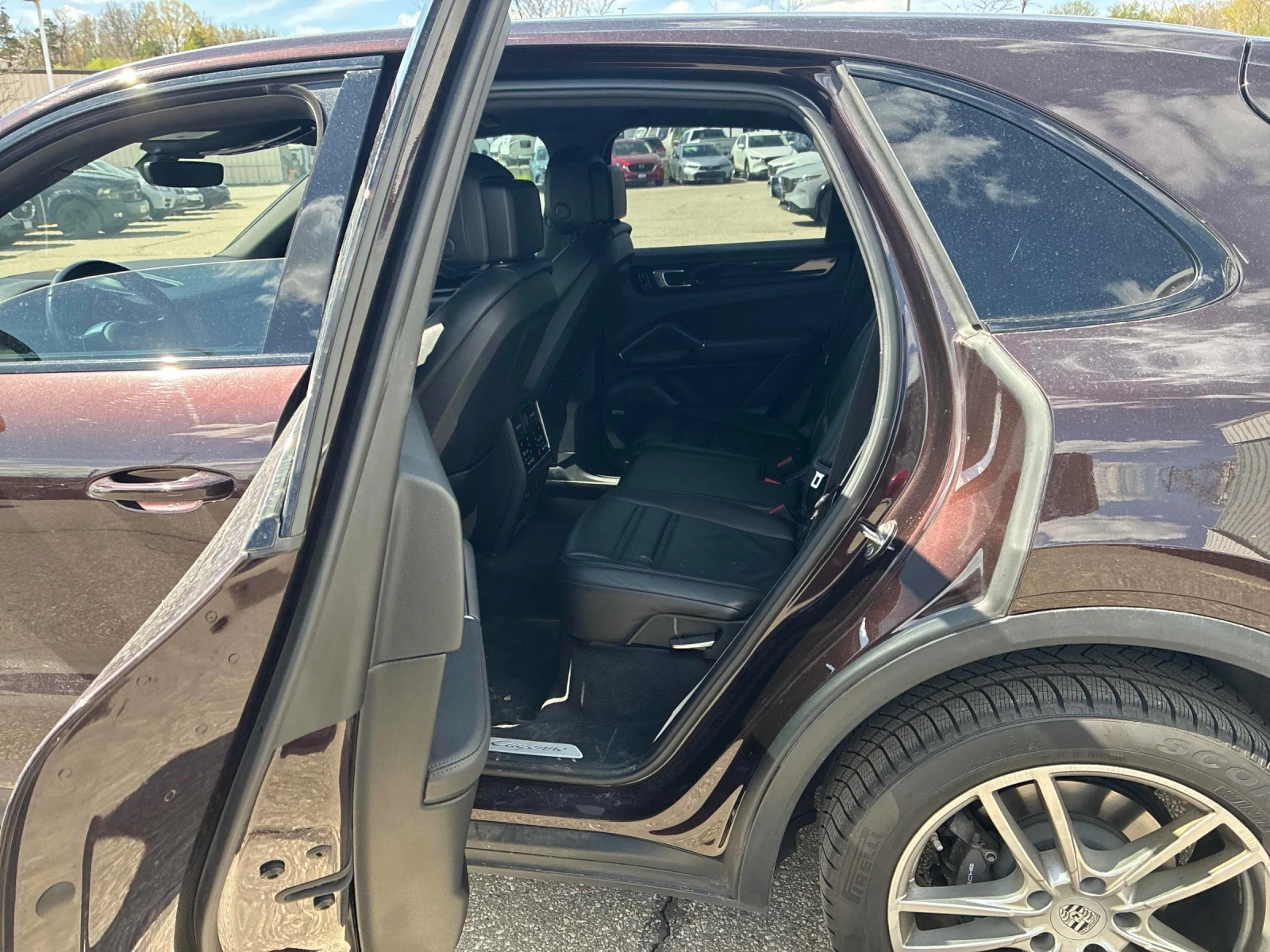 Porsche Cayenne CARFAX * АВТОКРЕДИТ * ПРОГНОЗНА ЦЕНА ДО БГ, снимка 12 - Автомобили и джипове - 54485522