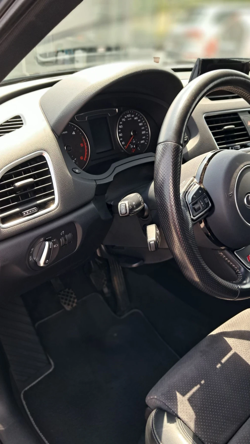 Audi Q3 2.0TDI, снимка 9 - Автомобили и джипове - 55656635