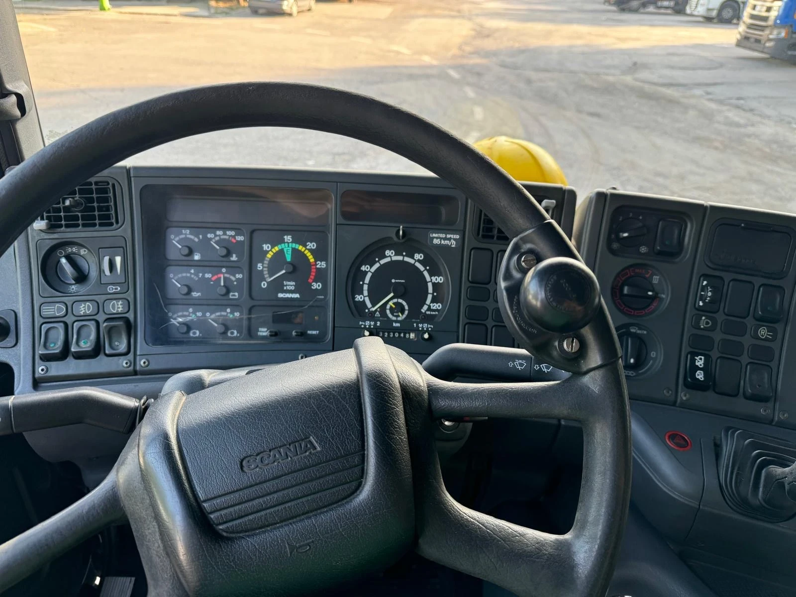 Scania P 310 Бордови с кран - изображение 10