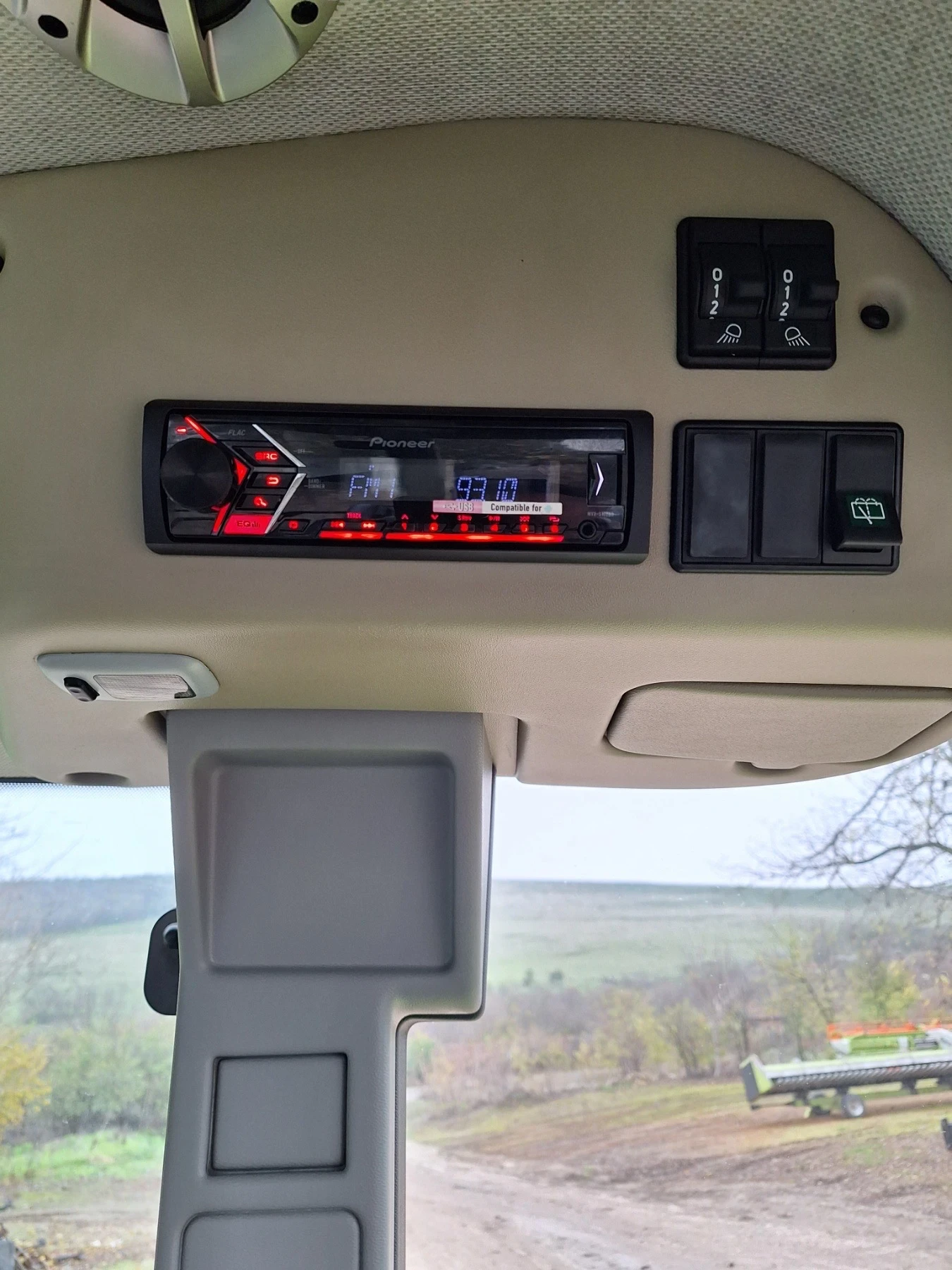 Трактор Claas Arion 630 c - изображение 10