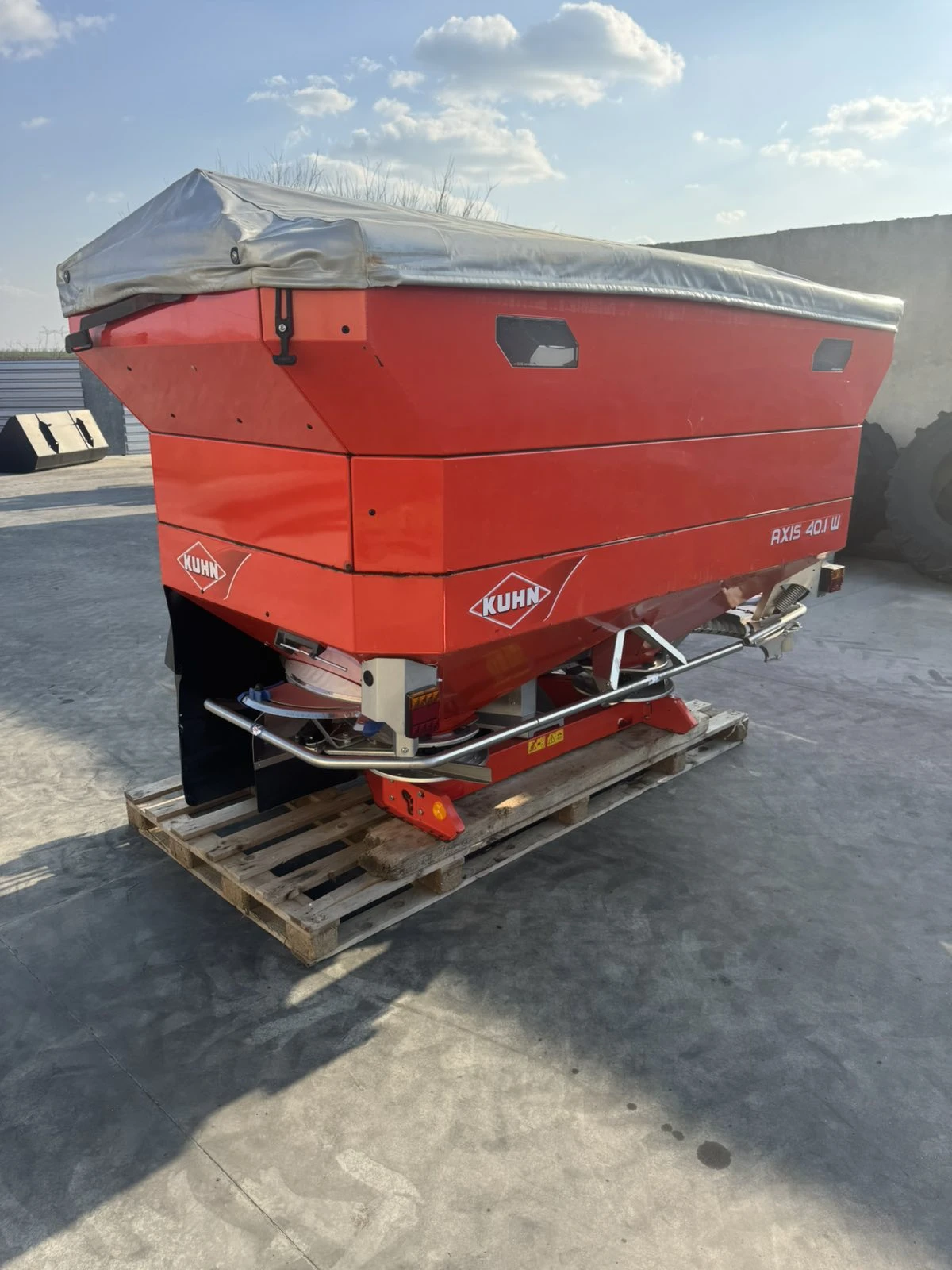 Торачка Kuhn Axis 40.1W с компютър QUANTRON E-2 + КАНТАР, снимка 6 - Селскостопанска техника - 53976517