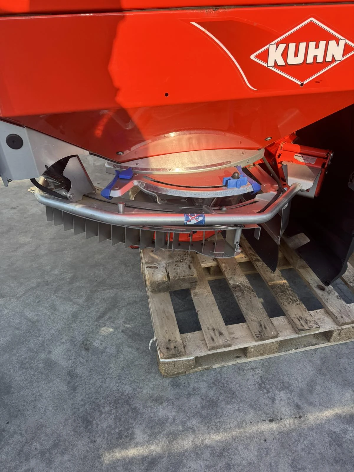 Торачка Kuhn Axis 40.1W с компютър QUANTRON E-2 + КАНТАР, снимка 10 - Селскостопанска техника - 53976517