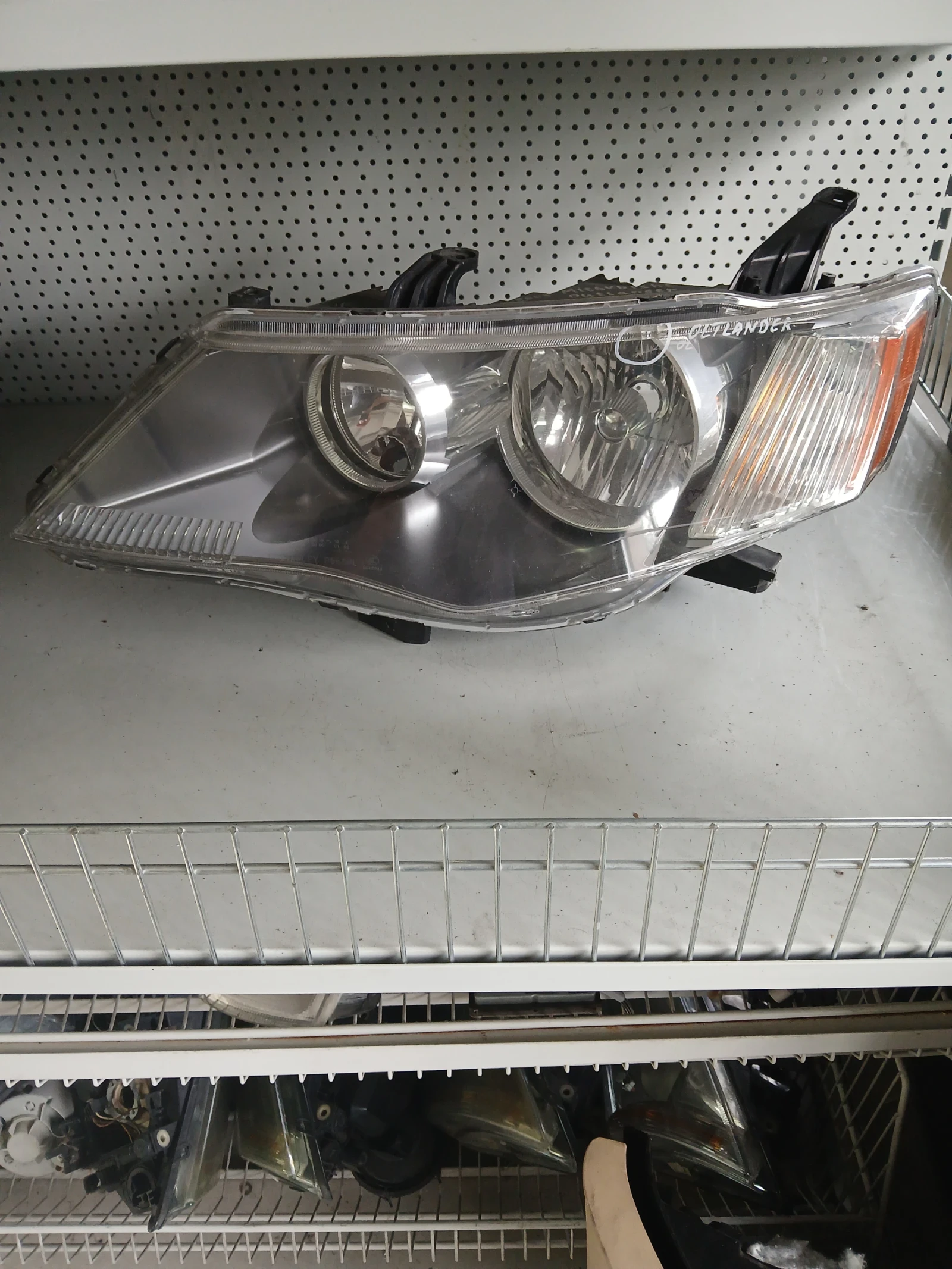 P5589L ляв фар Mitsubishi Oltlender 