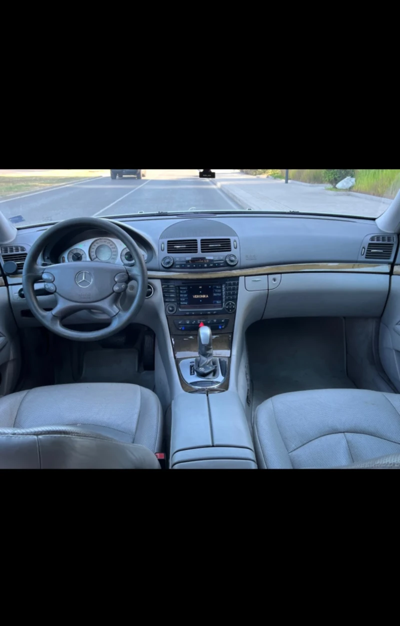 Mercedes-Benz E 320, снимка 10 - Автомобили и джипове - 49228930