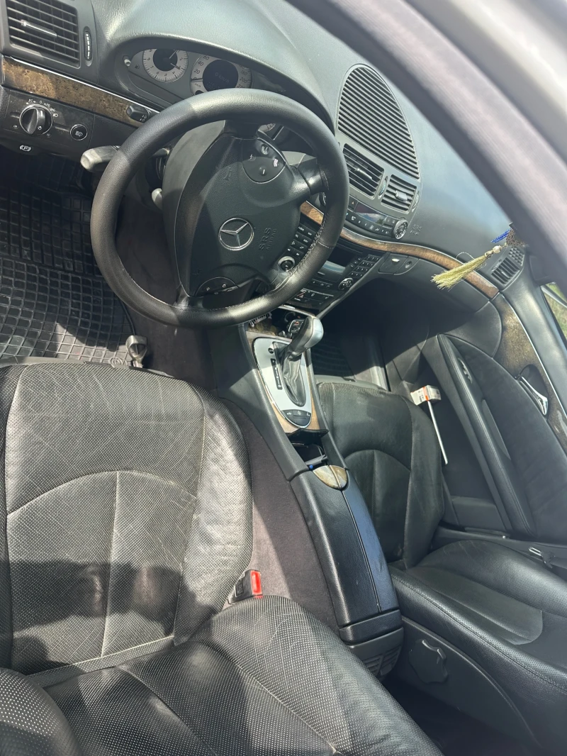 Mercedes-Benz E 320, снимка 10 - Автомобили и джипове - 52677796