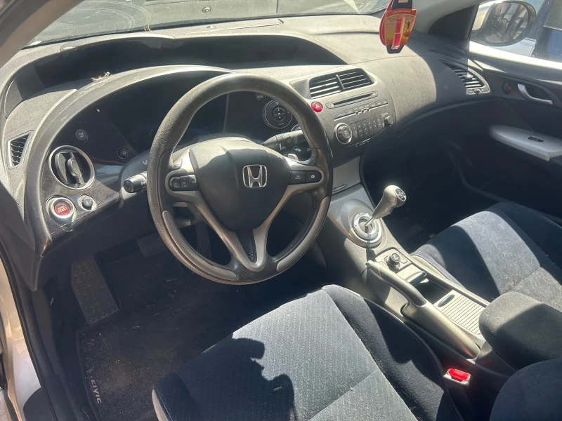 Honda Civic 1.8 i , снимка 11 - Автомобили и джипове - 51904571