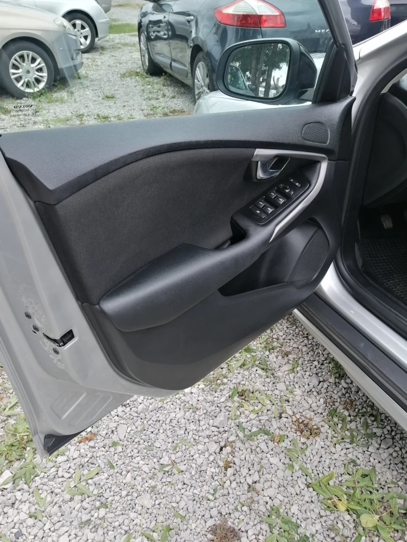 Volvo V40 Cross Country 1.6, снимка 8 - Автомобили и джипове - 52617153