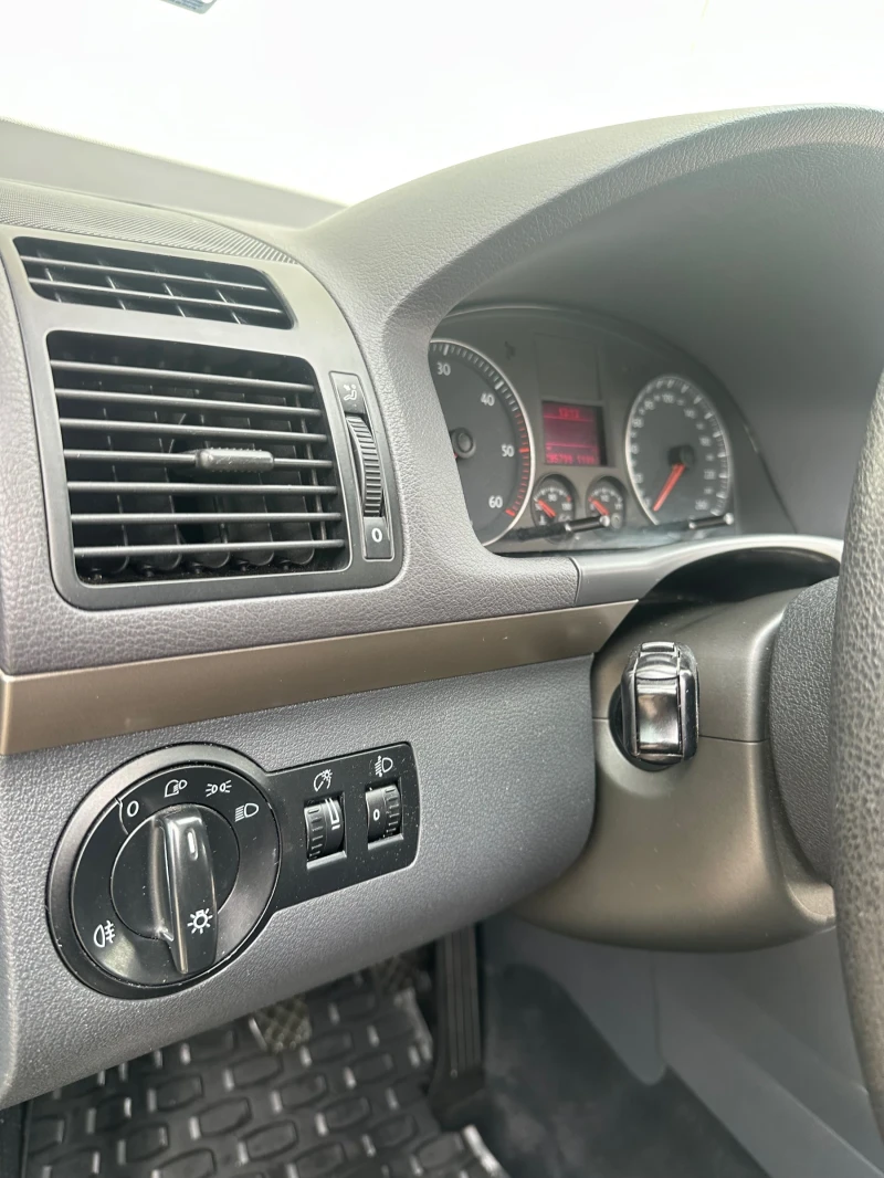 VW Touran 1.9, снимка 6 - Автомобили и джипове - 52408910