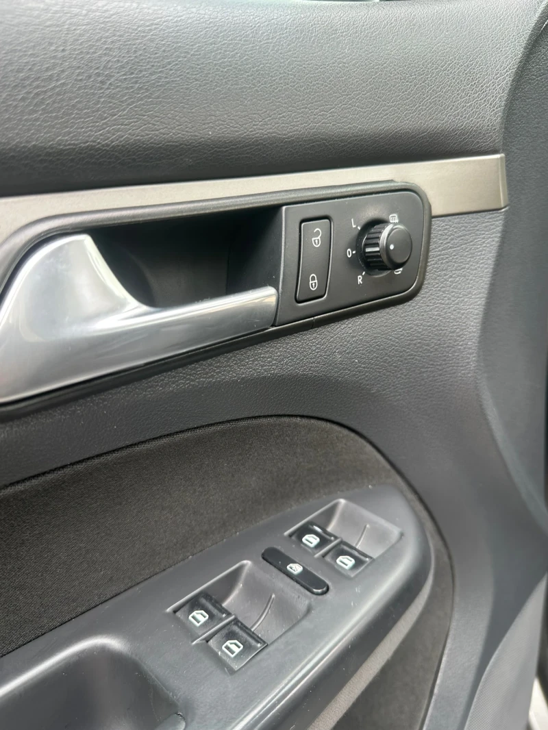 VW Touran 1.9, снимка 7 - Автомобили и джипове - 52408910