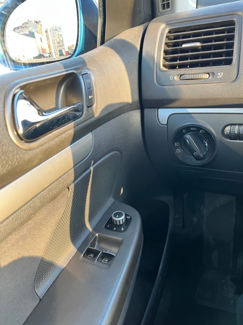 VW Golf, снимка 7 - Автомобили и джипове - 52756090