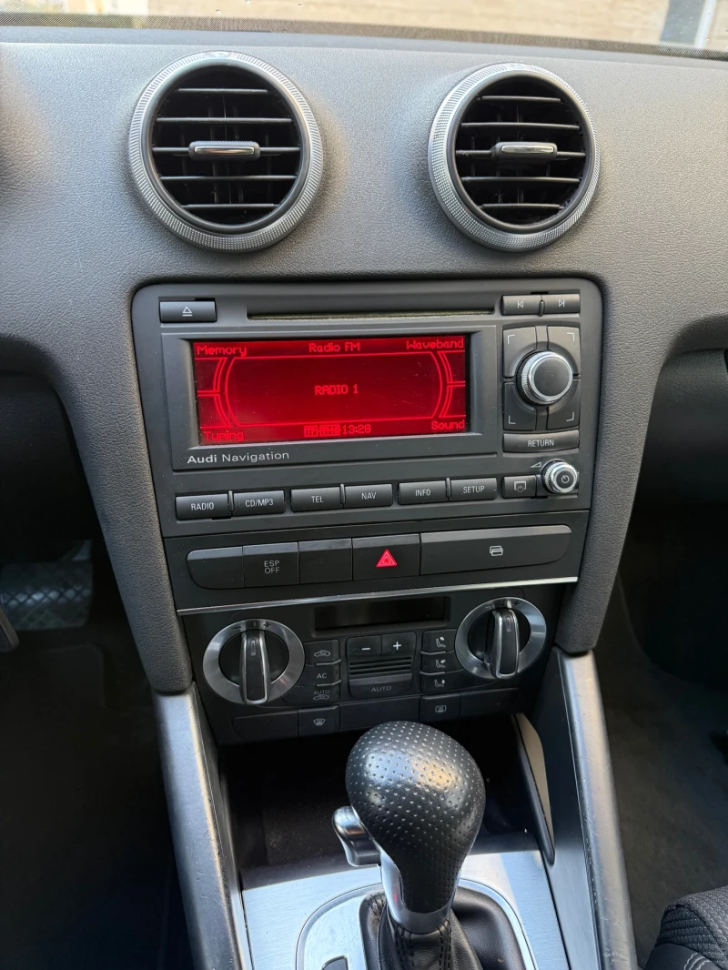 Audi A3 2.0 TDI 140кс S-line Facelift, снимка 8 - Автомобили и джипове - 52940564