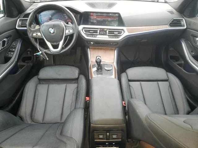 BMW 330 XI* Sport line* AMBIENT* APPLE CARPLAY, снимка 8 - Автомобили и джипове - 48636122