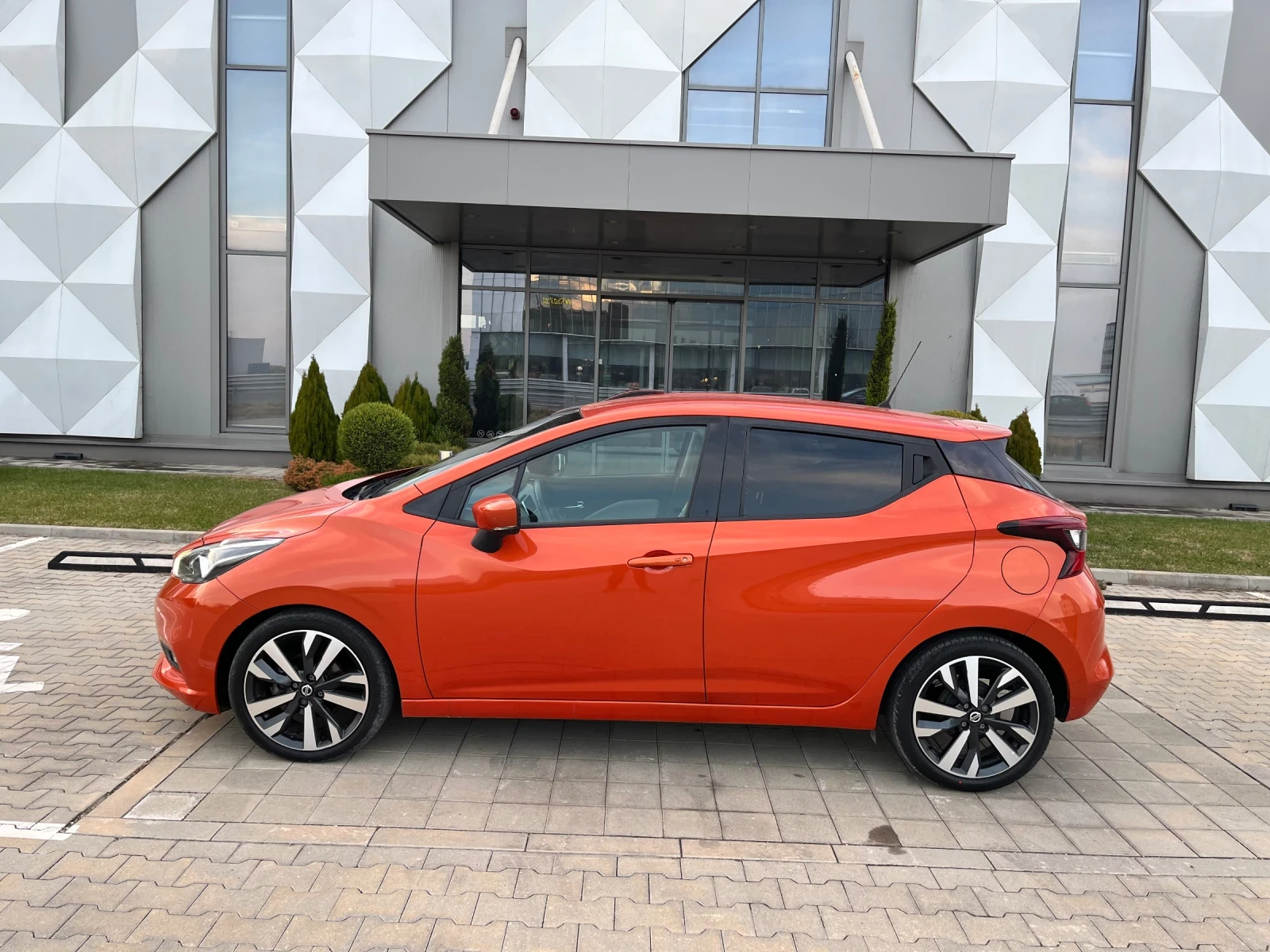 Nissan Micra 1.0i Автомат/Навигация/Ленти/Знаци/Дистроник - изображение 9