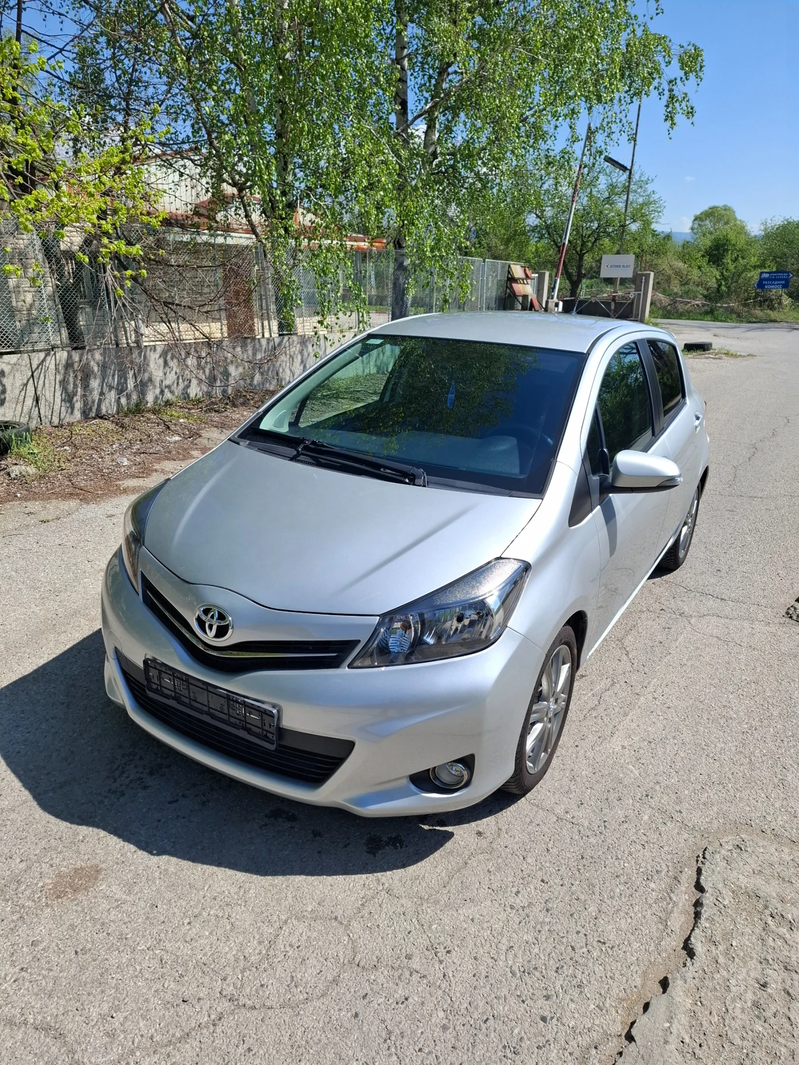 Toyota Yaris 1.3 VVTI - изображение 2