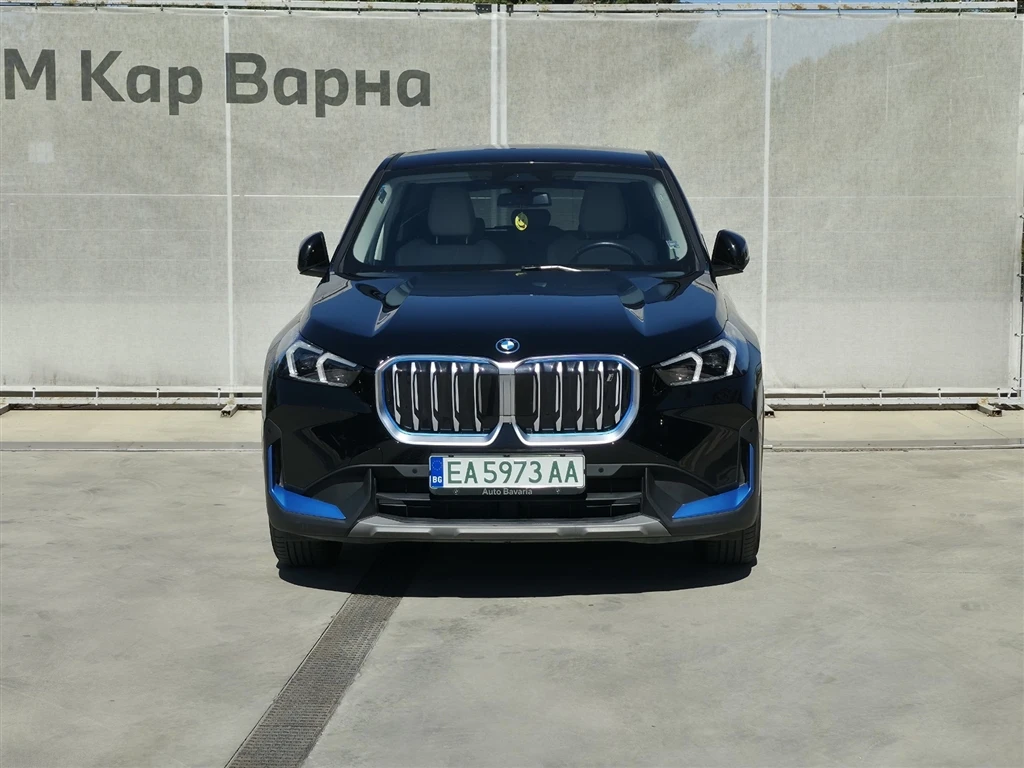 BMW iX1 xDrive30 - изображение 10