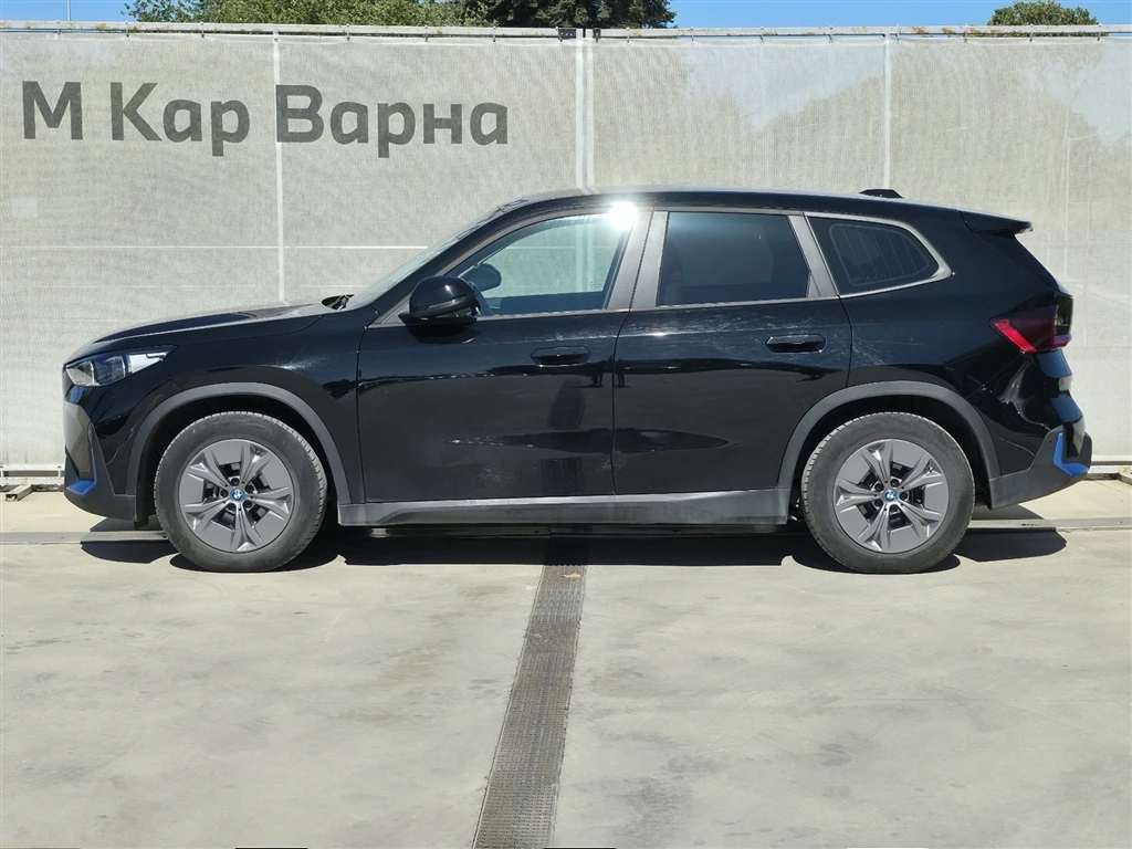 BMW iX1 xDrive30 - изображение 3
