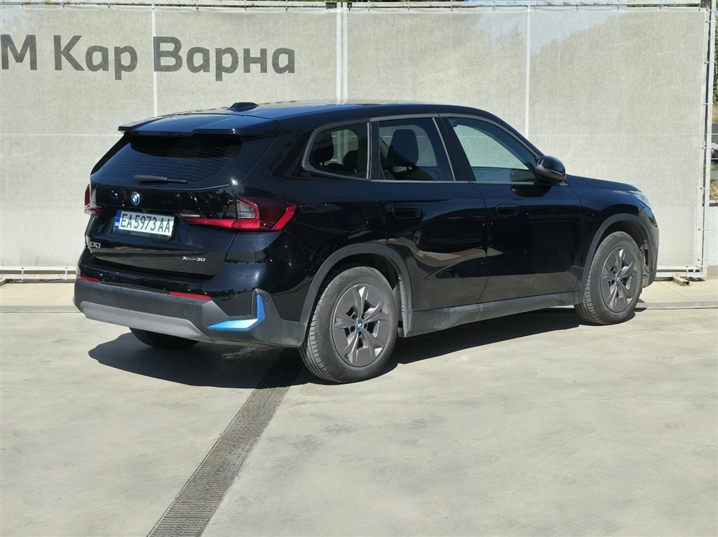 BMW iX1 xDrive30 - изображение 2