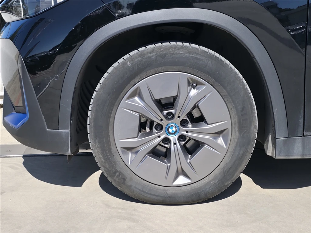 BMW iX1 xDrive30 - изображение 5