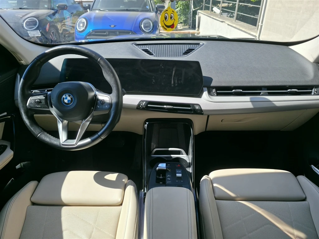 BMW iX1 xDrive30 - изображение 9