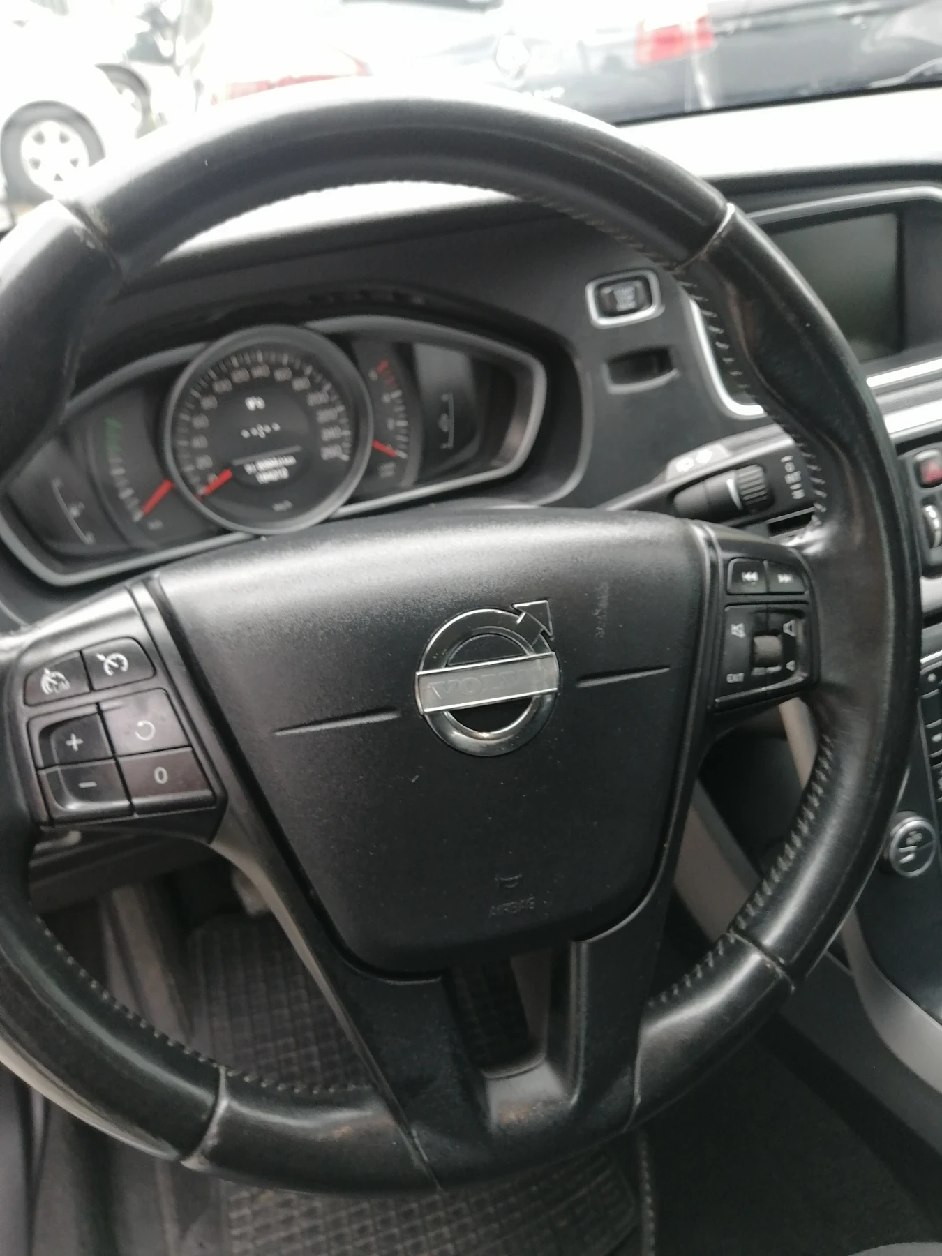 Volvo V40 Cross Country 1.6 - изображение 6