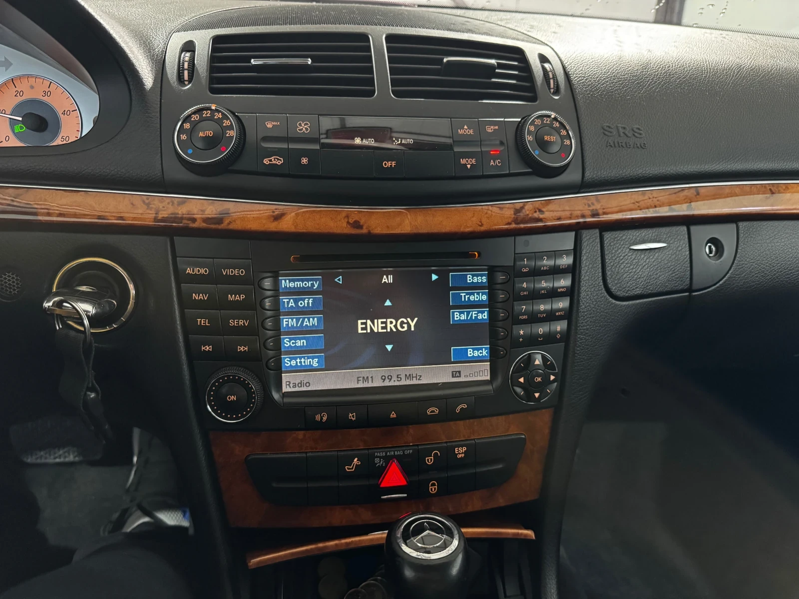 Mercedes-Benz E 320 4 matic Airmatic, снимка 7 - Автомобили и джипове - 53740919