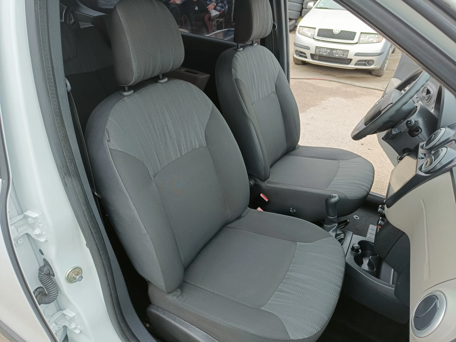 Dacia Lodgy 1.2 BARTER 116, снимка 15 - Автомобили и джипове - 54291790