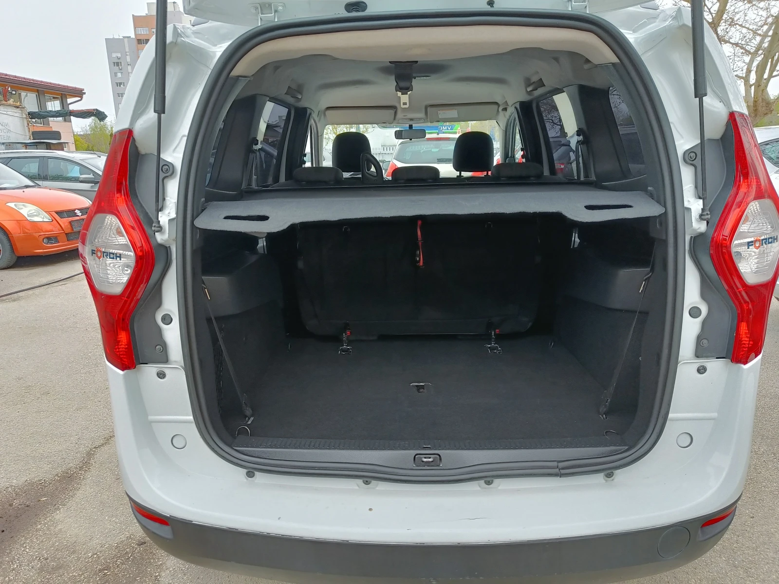 Dacia Lodgy 1.2 BARTER 116, снимка 13 - Автомобили и джипове - 54291790